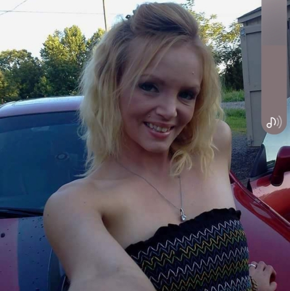 Ashley - Picture 3 of 5